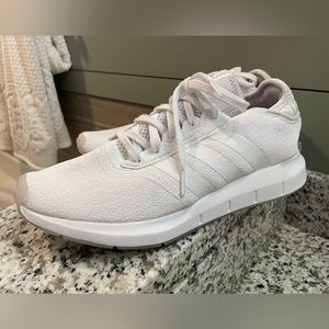 Women’s Tennis Shoes